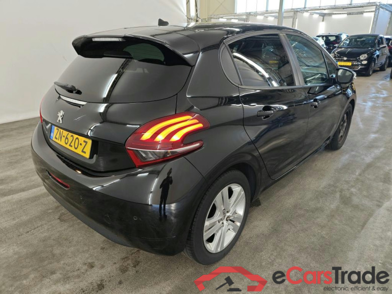Peugeot 208 Signature 1.2 PureTech 82 5d #2