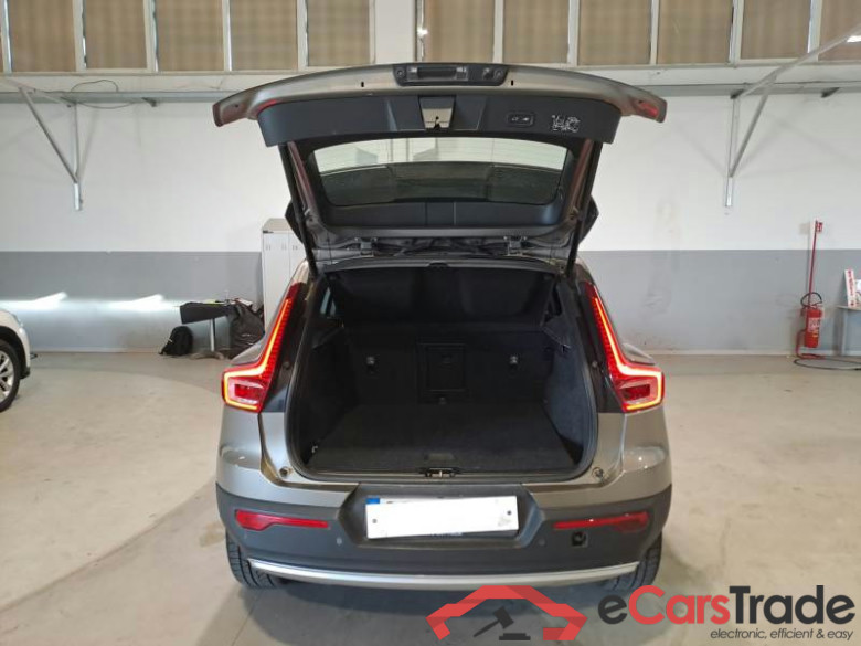 VOLVO XC40 / 2017 / 5P / SUV T5 PLUG-IN HYBRID AUTO RECH INSCRIP EXPR #5
