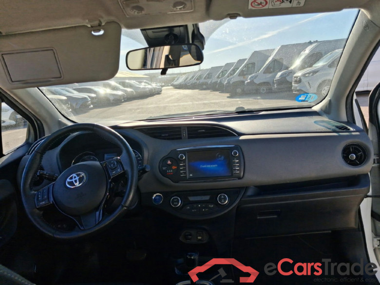TOYOTA Yaris / 2017 / 5P / berlina con portón 1.5 100H Active Tech #3
